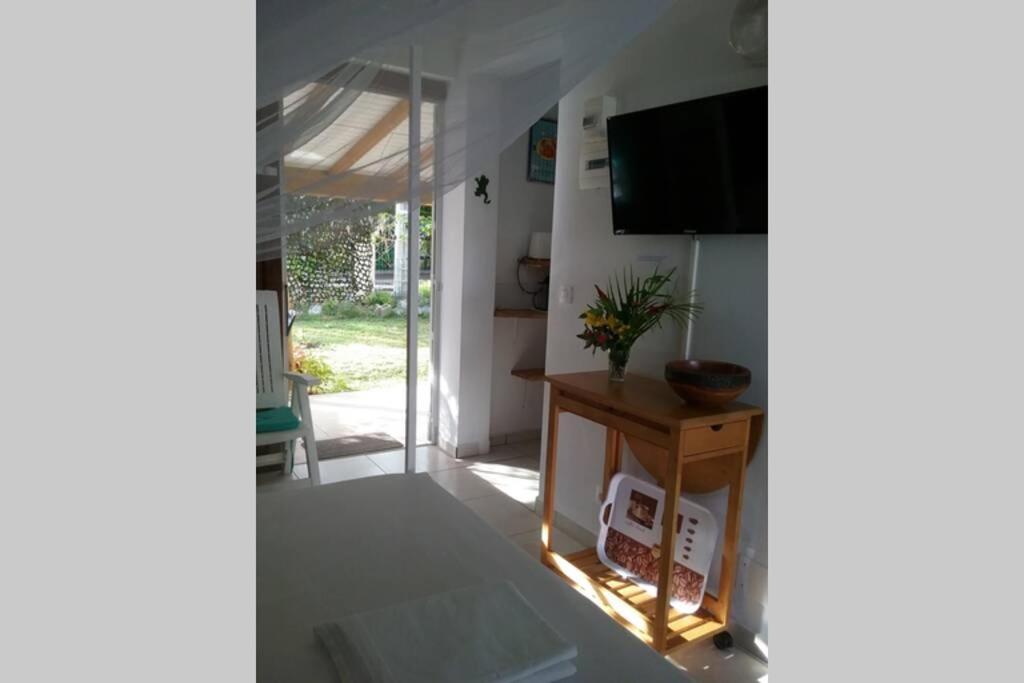 Gite Cajou Dans Jardin Tropical Ventile A Sainte-Anne Exterior photo