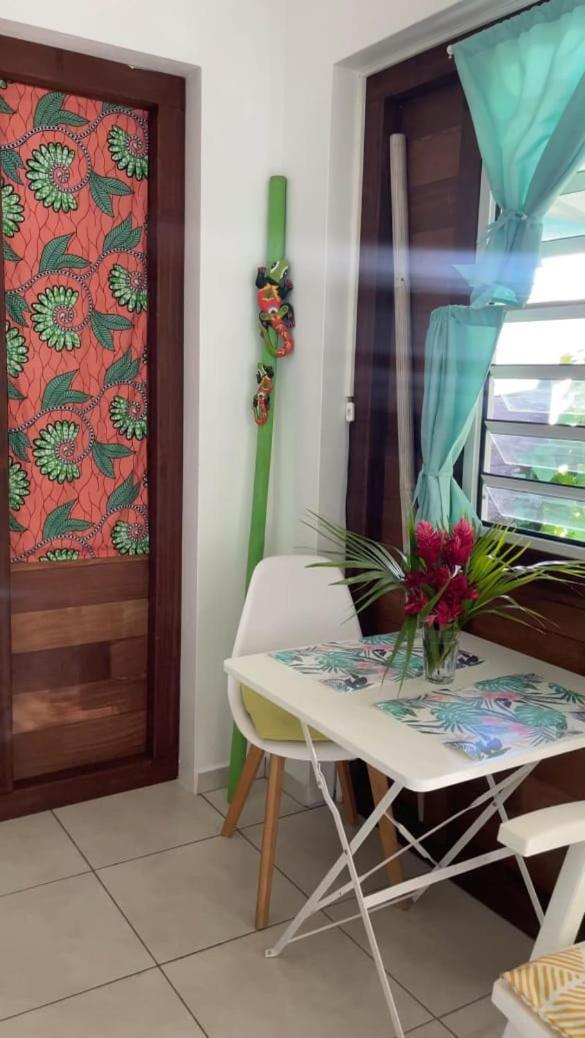 Gite Cajou Dans Jardin Tropical Ventile A Sainte-Anne Exterior photo